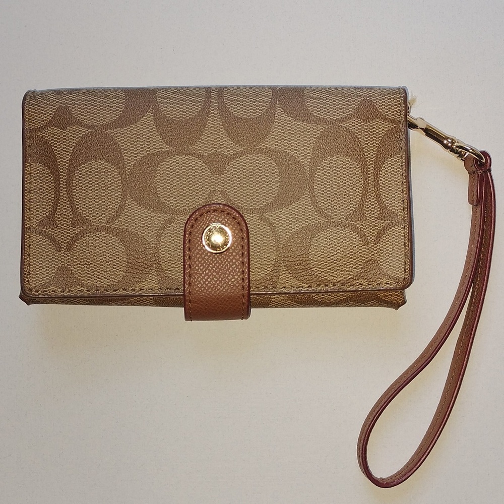 Coach wristlet wallet